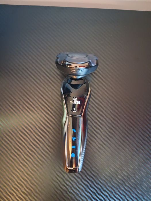 Shaver cu lame rotative