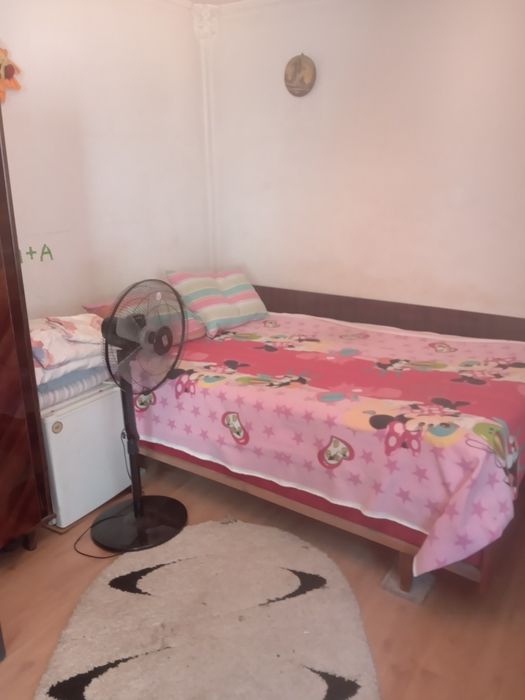 Închiriez cameră mare la casă mobilată aproape de medicină și Parcul R