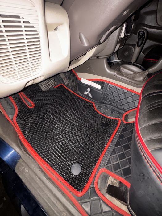 Продам машину Pajero Sport