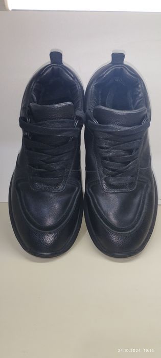 Продаю из чистой кожи кроссовки!