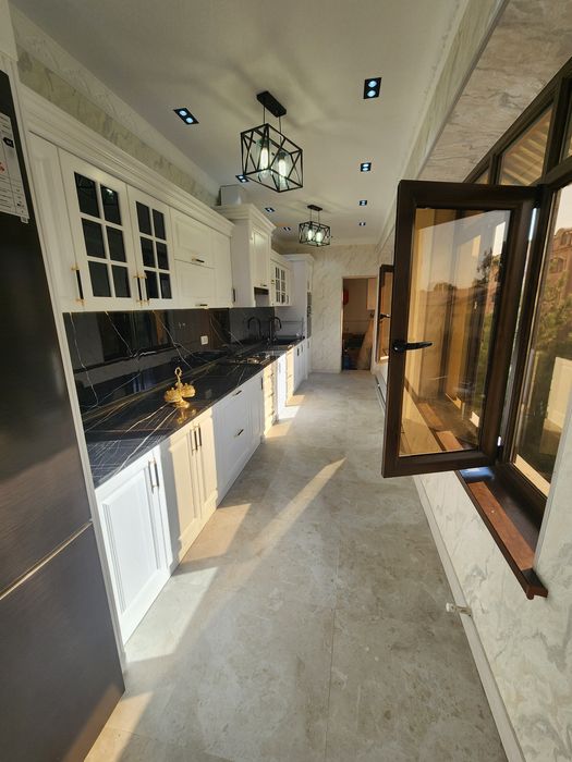 Samarqand shaxar bulvar 4 xona sotiladi