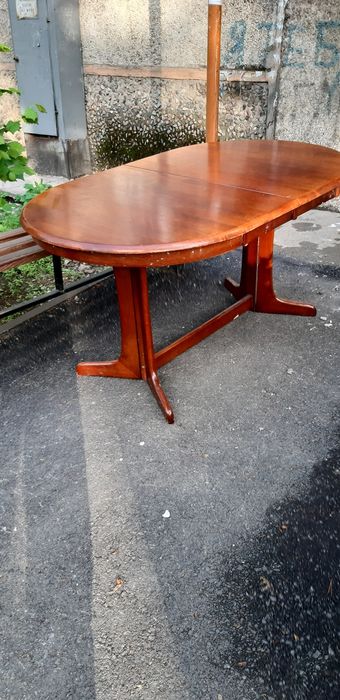 Продам стол в связи переездом...