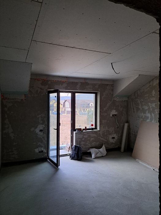 Execut lucrări de amenajări interioare