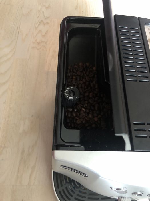 Кофемашина «Delonghi Magnifika»