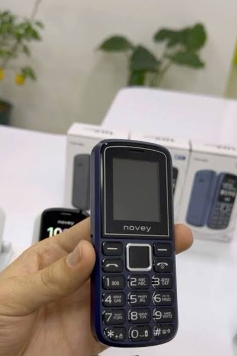 NOVEY 102 плюс телефони сотилади.янги.