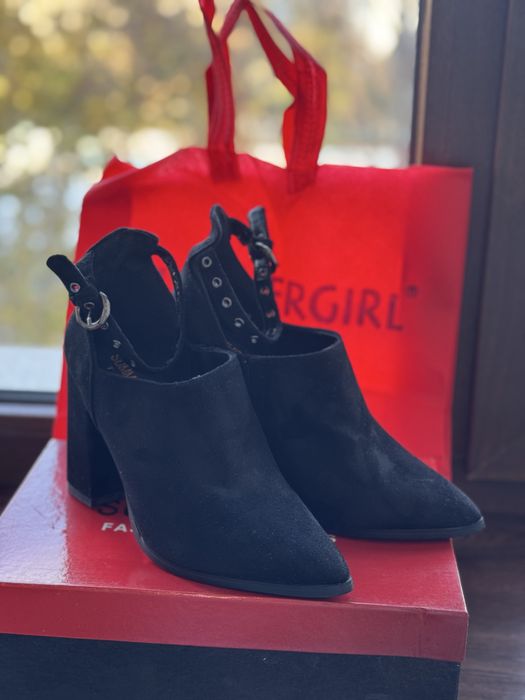 Замшевые сапоги фирмы summer girl