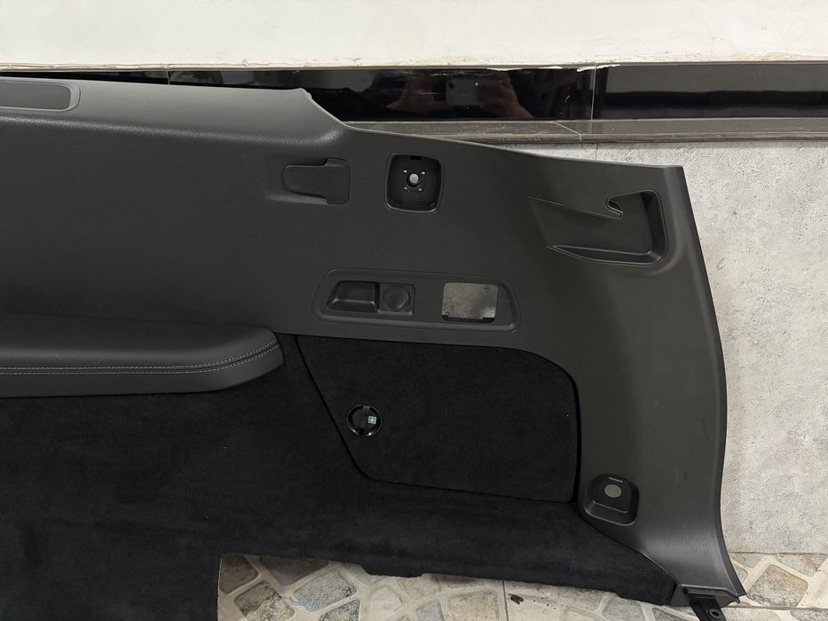 Mercedes Benz GLS Обшивка багажника (боковая панель багажного отсека)