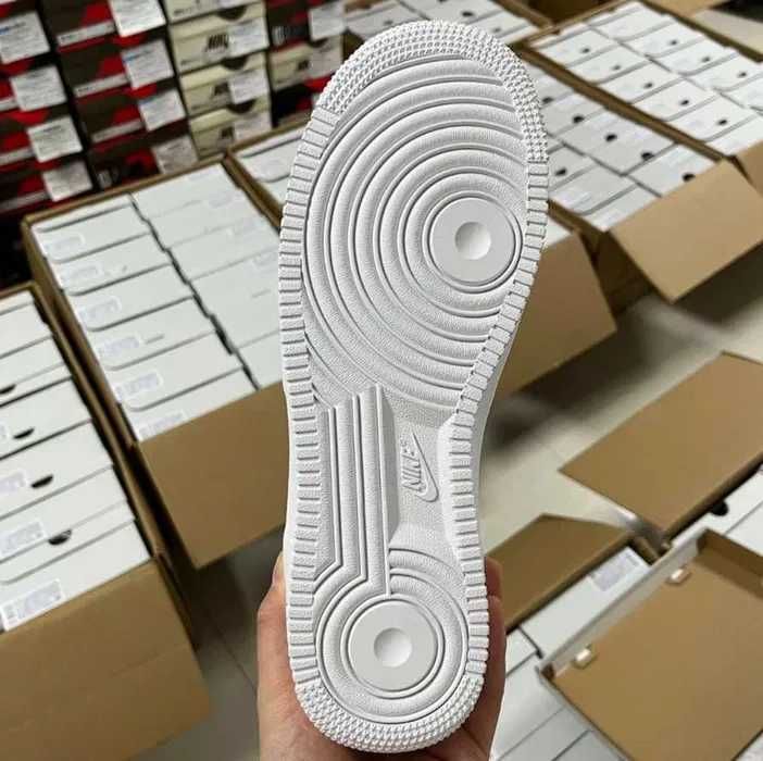Nike Air Force 1 White and Black Оригинални