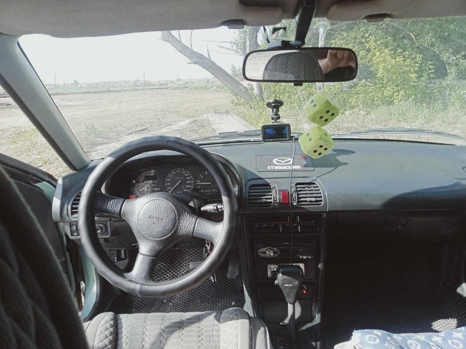 автомобиль мазда