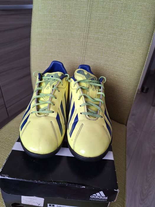 Vând Adidas F10 Pantofi fotbal