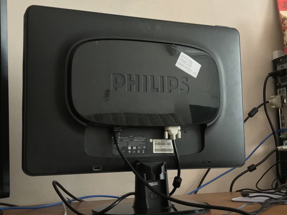 Монитор Philips 1680x1050