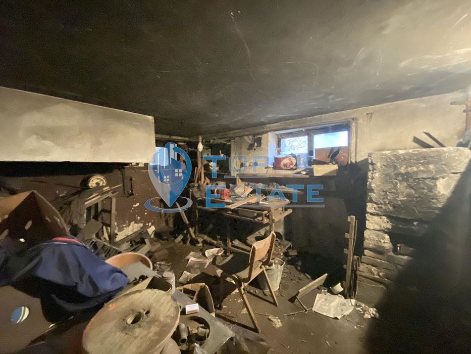 Масивна тухлена къща с гараж в гр. Горна Оряховица, област Велико Тър