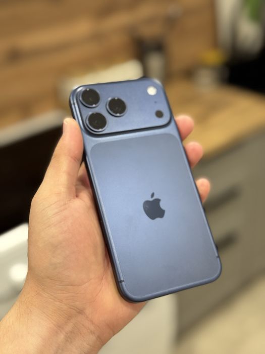 iPhone 17 Pro Max / 256Gb / 100% / практически новый