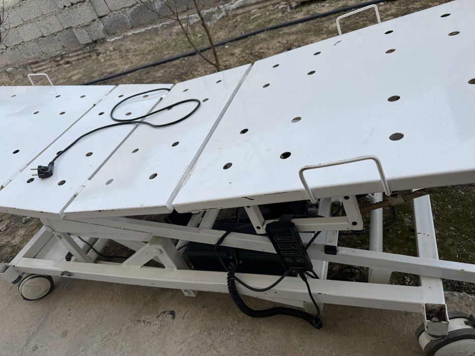 Медицинская кровать