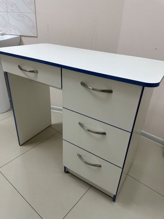 Продам маникюрный стол