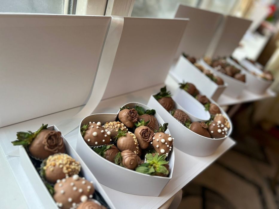 Подарок клубника в шоколаде