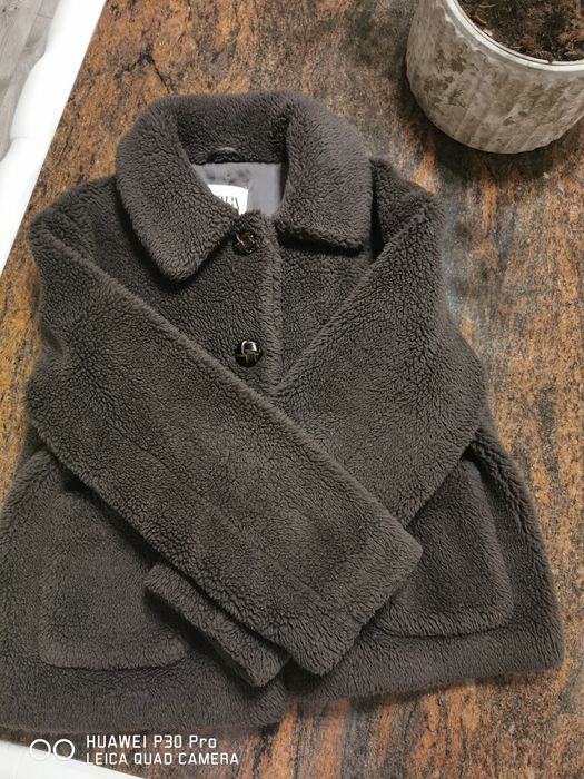 Vând gecuta  bear Zara maro