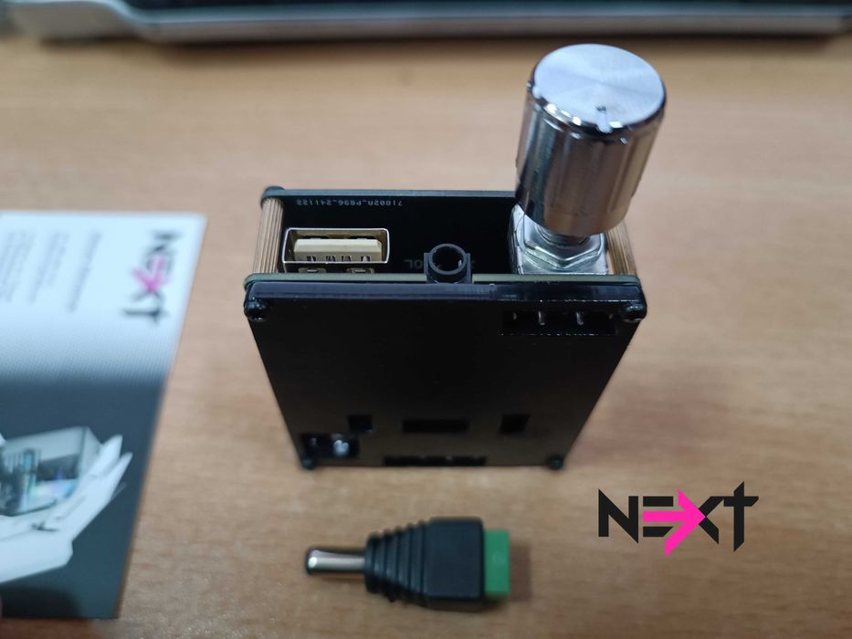 Мини Bluetoot AUX усилвател 2х50W + Букса за захр.