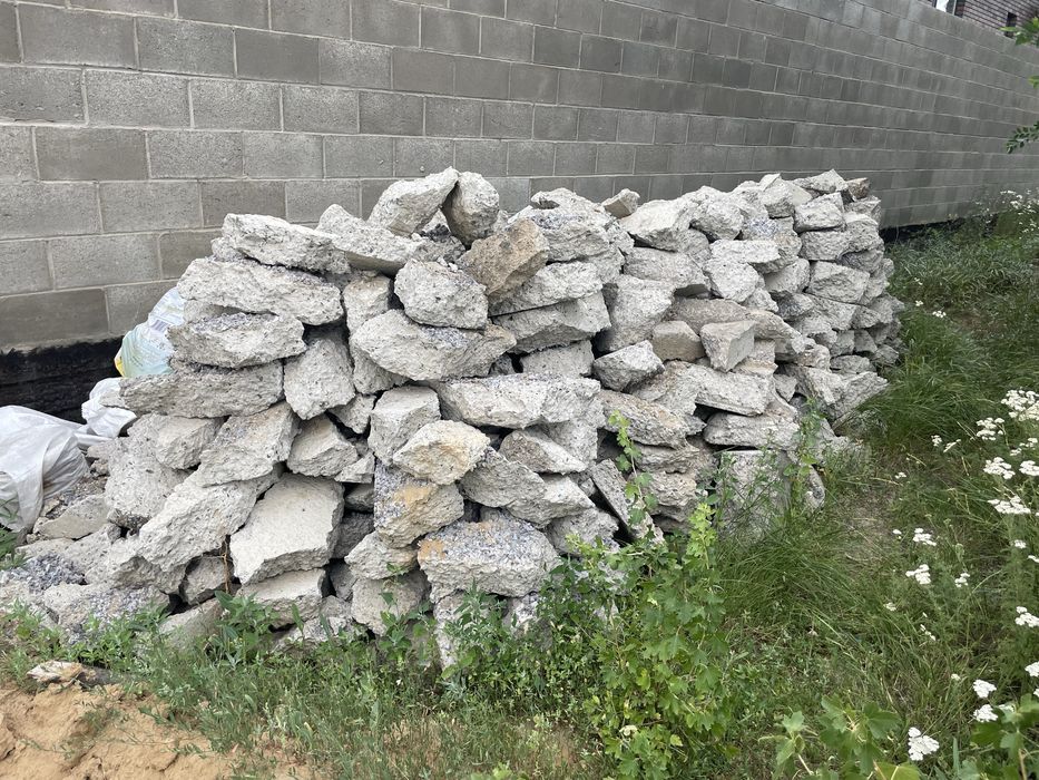 Продам Камни для фундамента