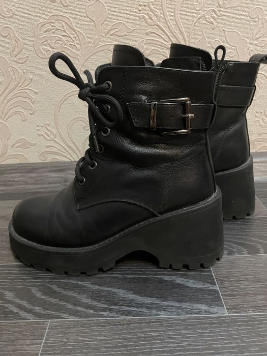 Продам кожаные сапоги зима 33 размер