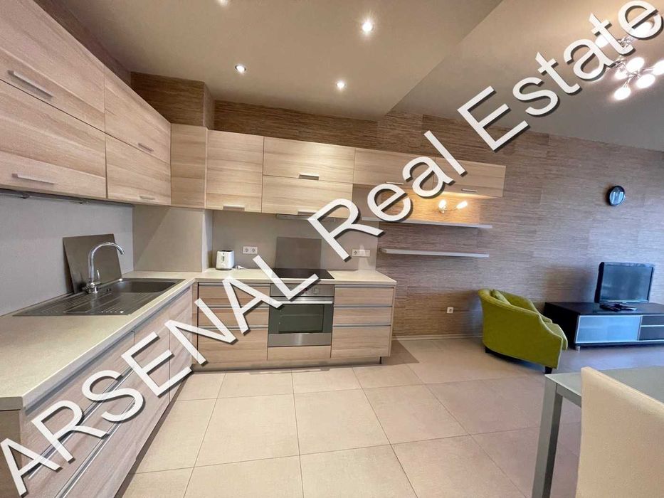 Дава се под наем Тристаен апартамент в София, Изток - 110 кв.м за 1200 € - Снимка #1