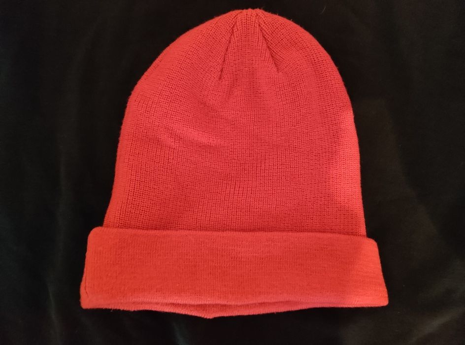 Зимна шапка PUMA FERRARI,лимитирана серия not for sale