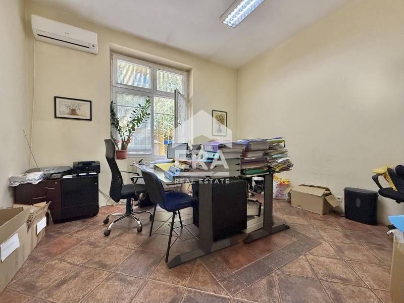 Продава се Офис в София, Център - 80 кв.м за 8 €/кв.м - Снимка #1