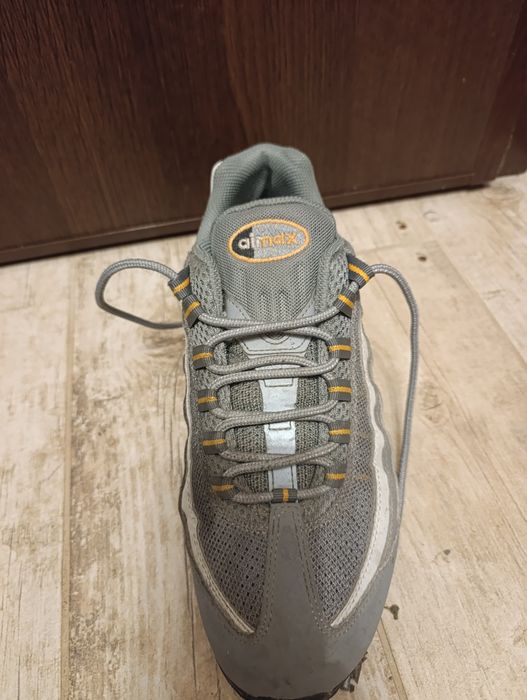 Продавам зимни обувки The North Face и обувки Nike Air Max.