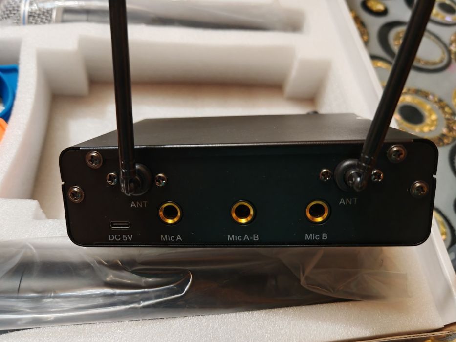 Микрофони безжични с ехо ефект, работят чудесно