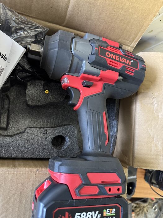 Нов безчетков ударен гайковерт ONEVAN 1/2 2800nm  две батерии зарядно