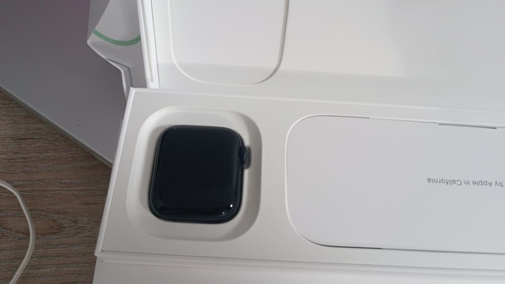 Продам apple watch se gps gen 3