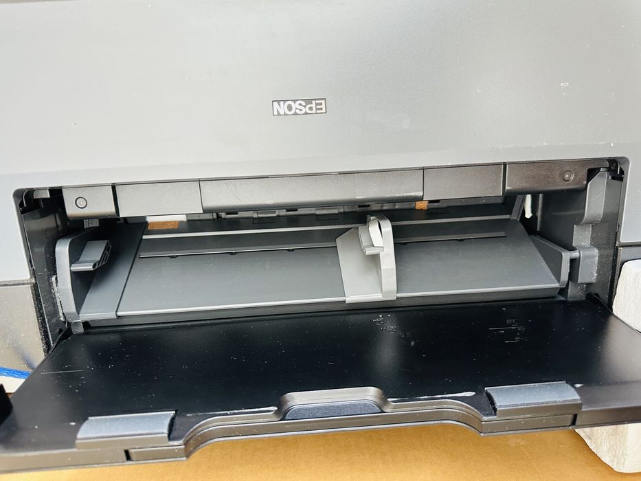 Принтер EPSON почти новый