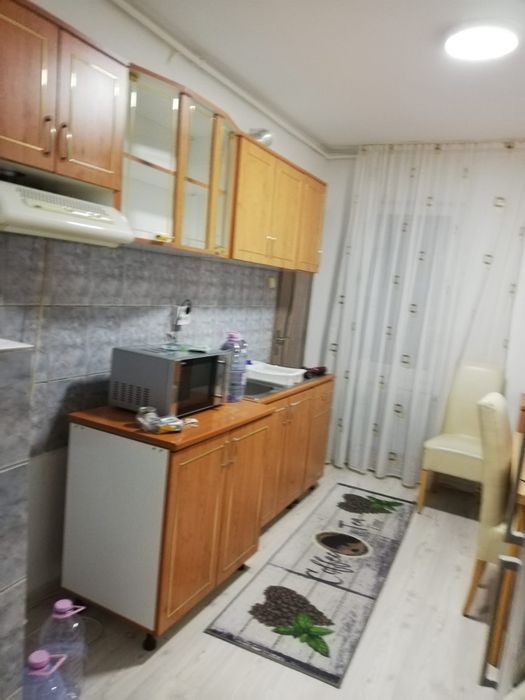 Inchiriez apartament 2 camere Sighisoara utilat si mobilat ,str garoafelor disponibil din data 5-10 su se accepta animale de companie ap 8