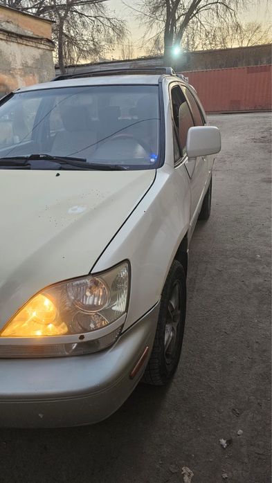 Продам машину Lexus rx 300