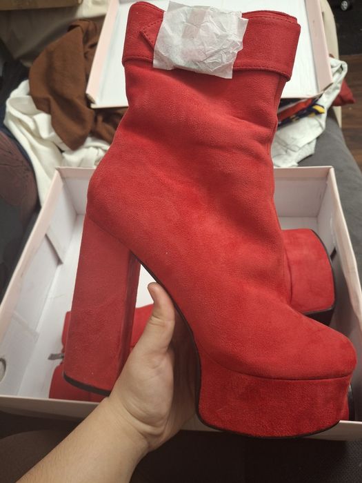 Botine roșii cu toc