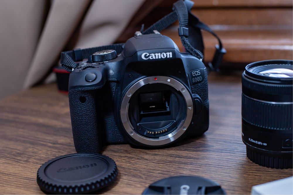 Фотоапарат Canon EOS 800D  + EF-S 18-55 IS STM