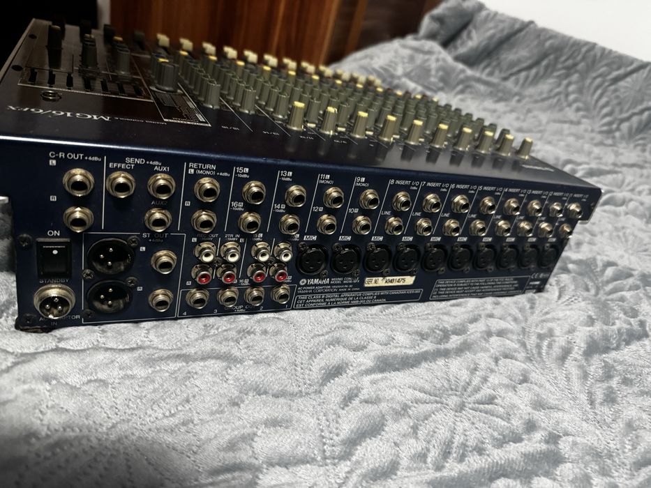 Mixer Yamaha MG16/6Fx cu efecte pe voce