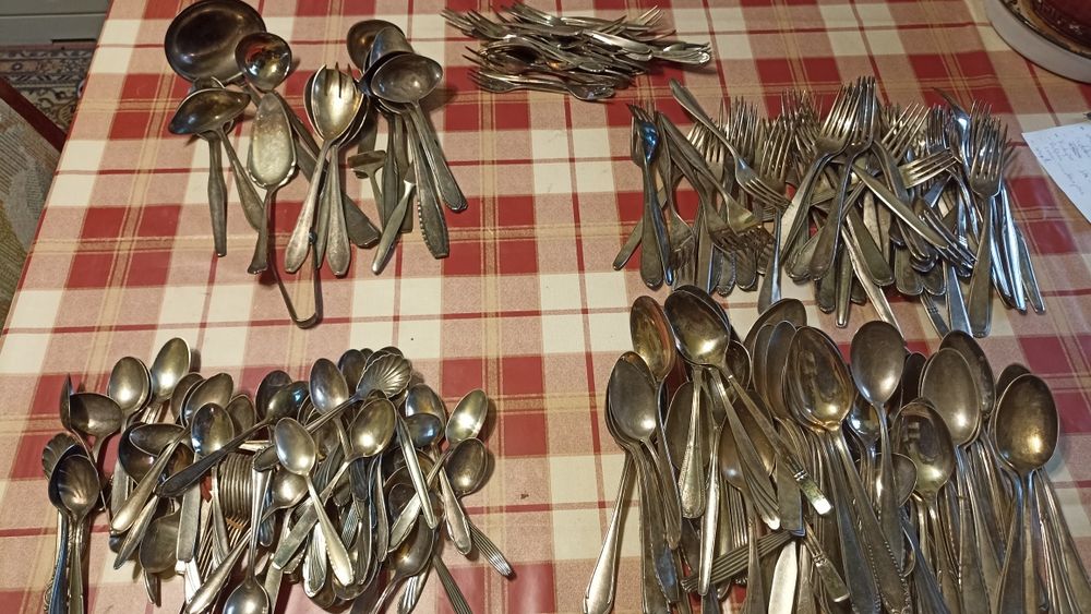 Vând 12,05 kg de argint  90 ,   100