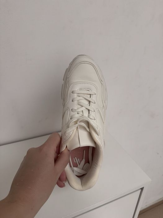 Маратонки на Зара