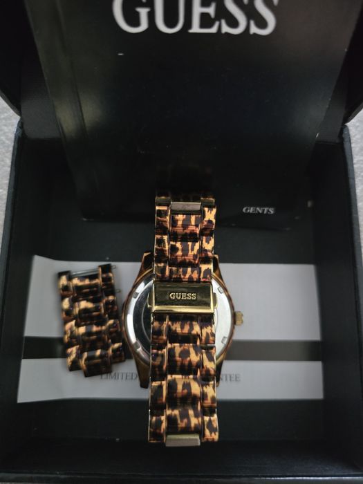 Часовници Guess ( часовник )