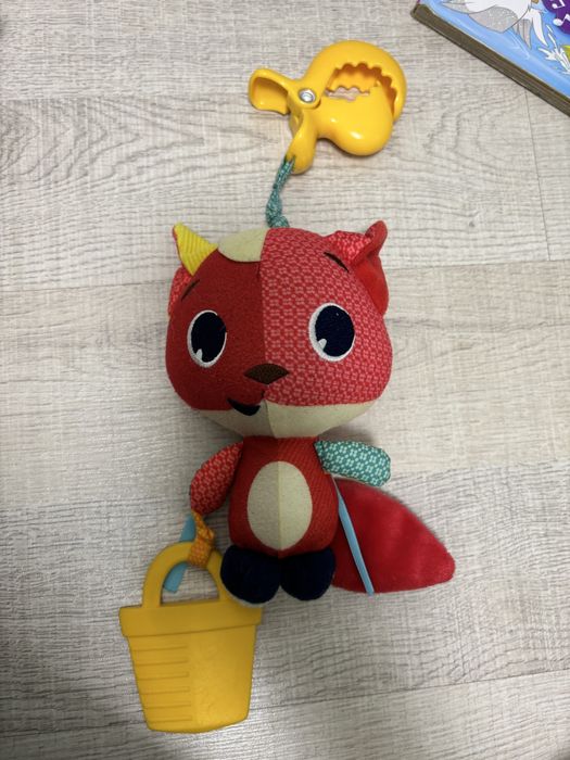 Бебешки играчки дрънкалки и играчки със звуци