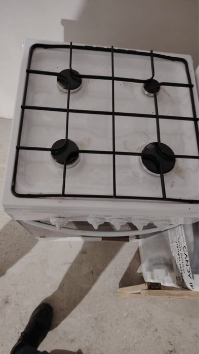Продам срочно , газ плиту, новая