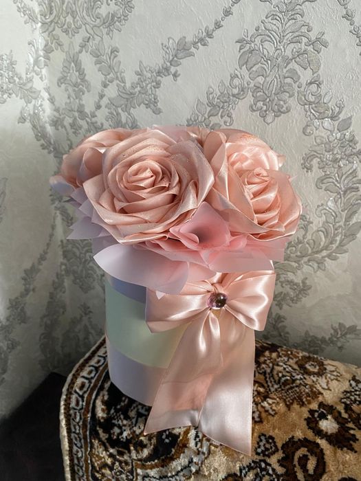 Розы из атласной ленты