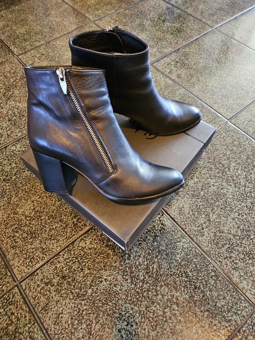 Дамски боти от естествена кожа