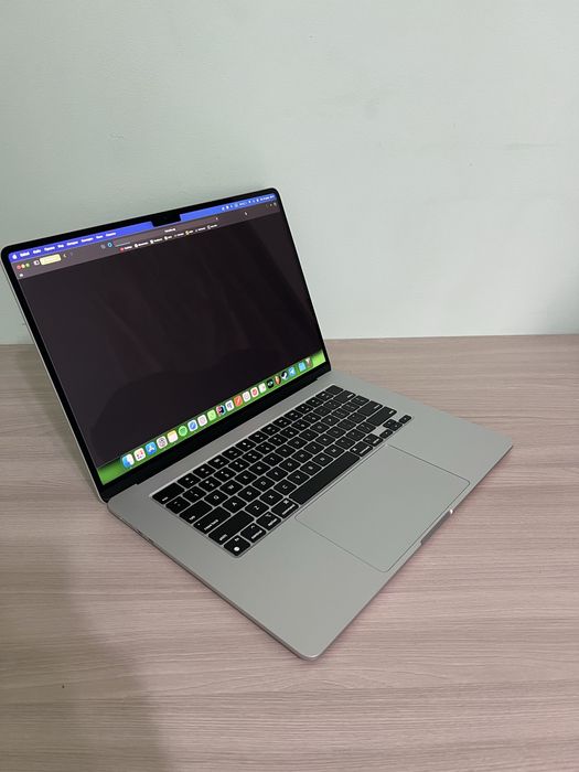 Macbook Air 15 M2 (8/256)