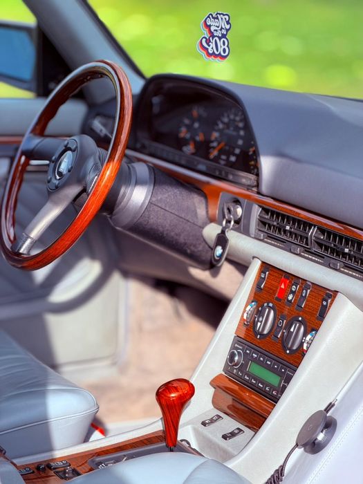 Mercedes-Benz 300SE (W126)