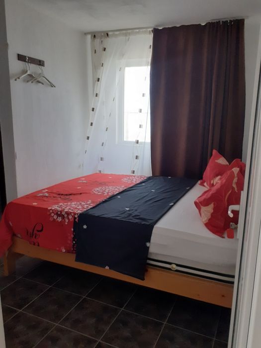 Casa 12 camere cu bai de vânzare la 5 min de mare (mers pe jos)