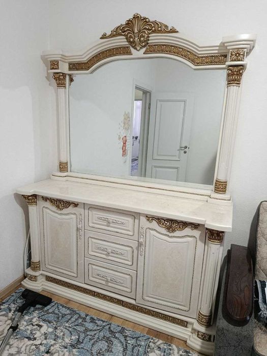 Трюмо в классическом стиле / Klassik uslubda tryumo