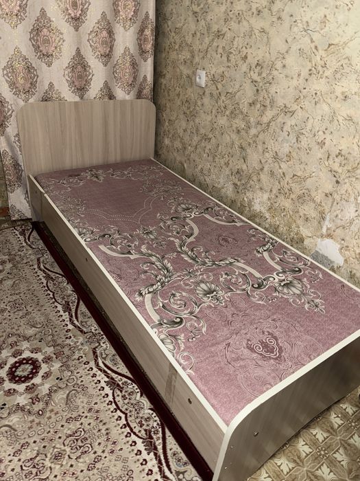 кровать в хорошем состоянии