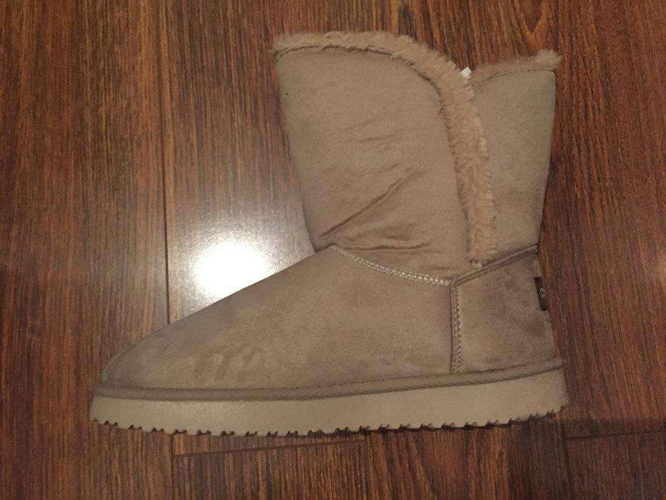 Cizme dama bej tip UGG Australia Bailey Button 37 38 40